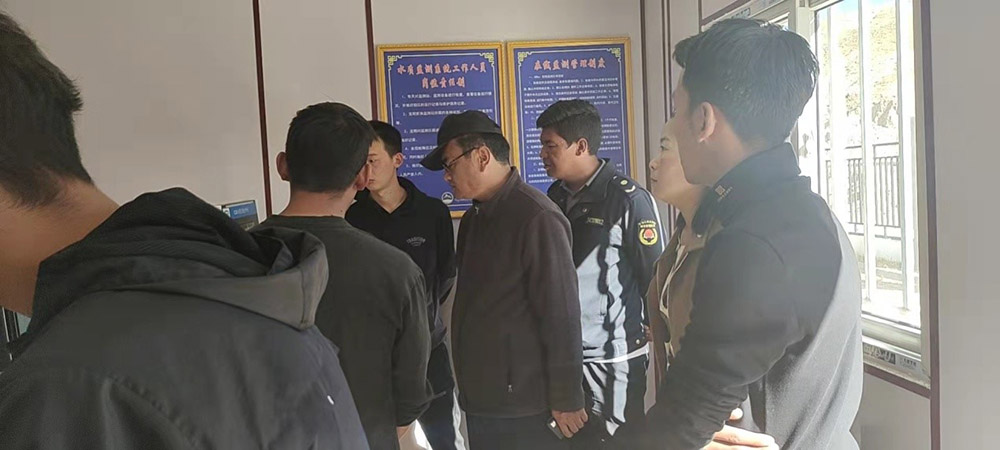 10月21日城管局、環(huán)保局及住建局局長(zhǎng)蒞臨我廠(chǎng)謝通門(mén)污水處理廠(chǎng)檢查運(yùn)行情況及了解整改階段。